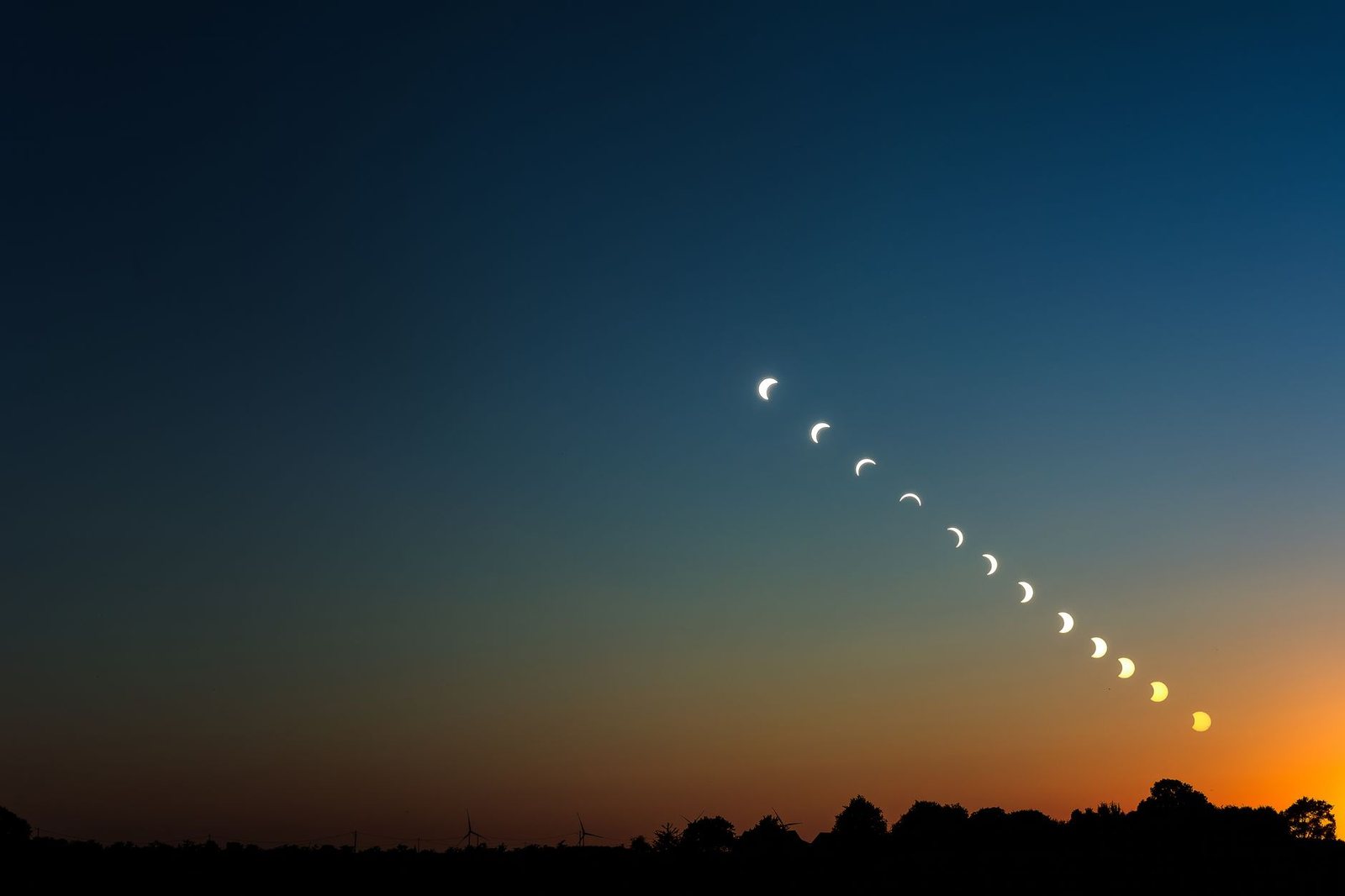 El Sol y la Luna visibles a la vez en el cielo, símbolo de unión