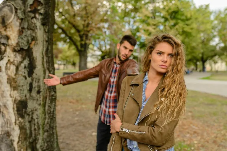 ¿Géminis es Infiel? Cómo se Comporta Cuando Engaña a su Pareja — retrato de mujer