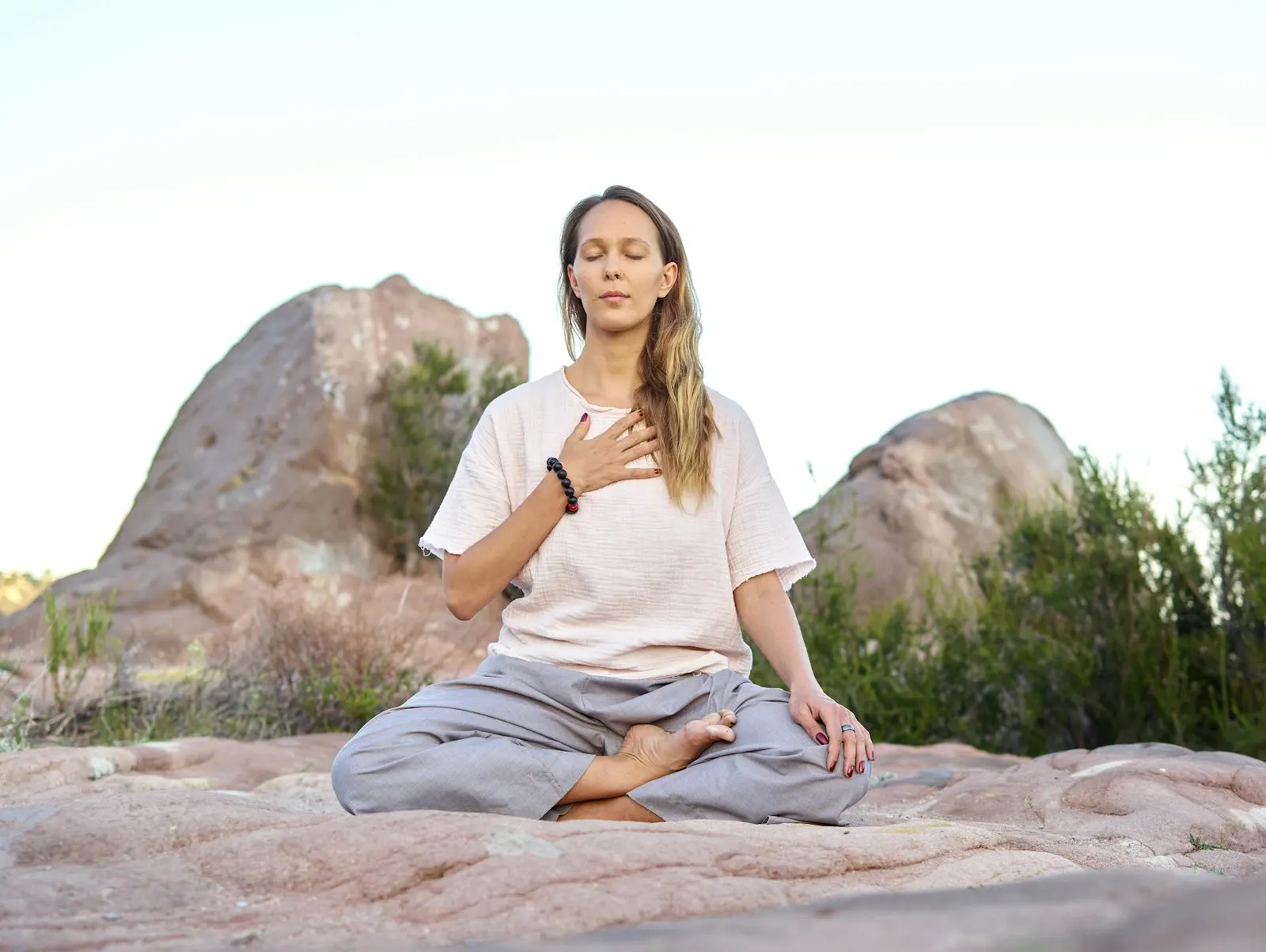 Los 7 chakras y sus piedras correspondientes (Guía fácil para principiantes) — ambiente espiritual