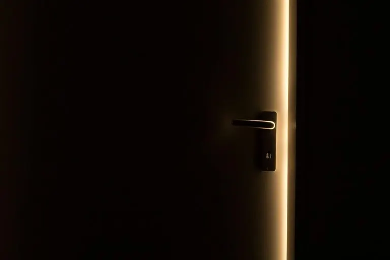 soñar con una puerta negra