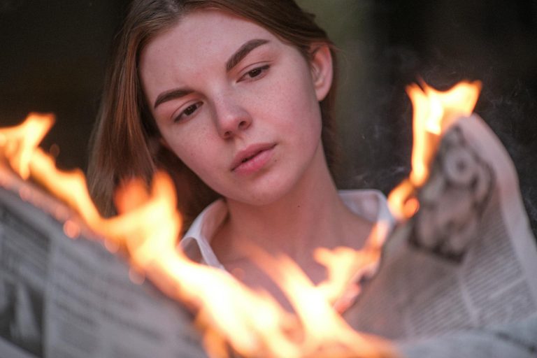 Aries y Capricornio en el Amor: Cómo superar el choque de egos — retrato de mujer