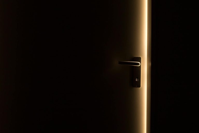 soñar con una puerta negra