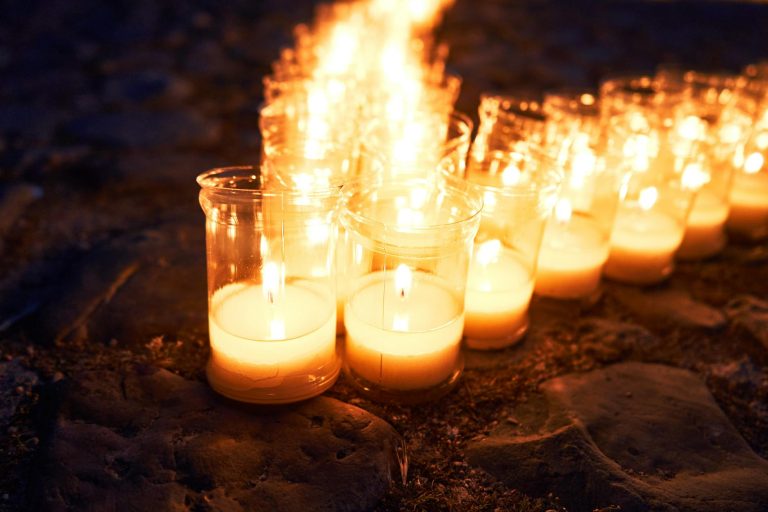 Síntomas del despertar espiritual — velas encendidas