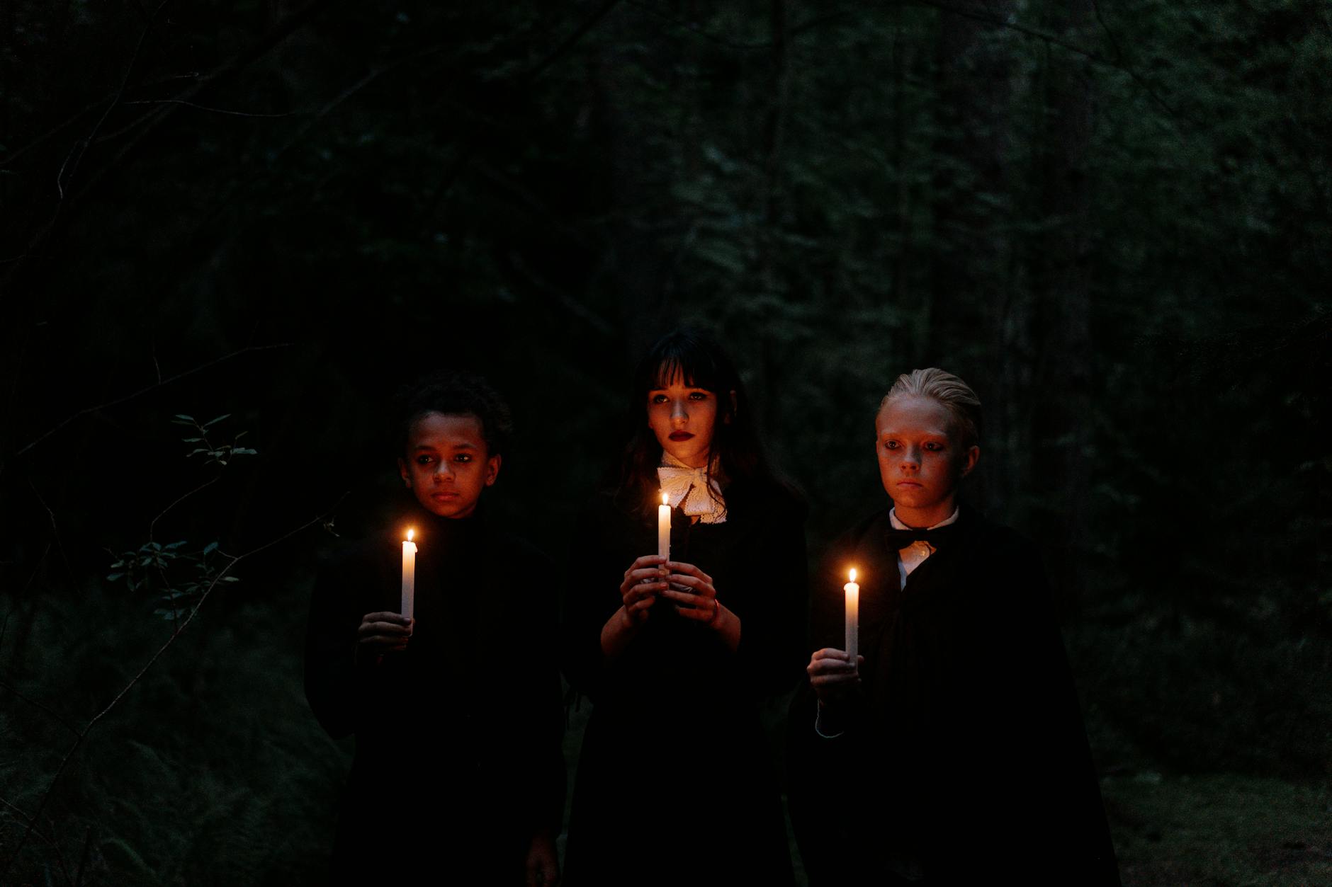 Vela negra en un ritual sencillo de protección