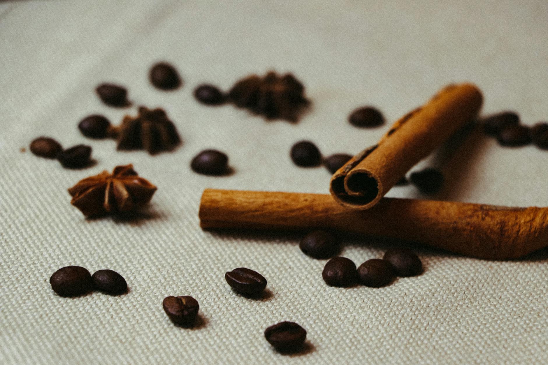 Canela: significado espiritual, protección y abundancia Canela en ritual de abundancia para el hogar
