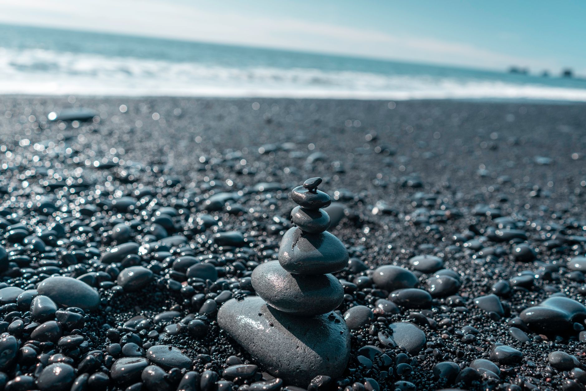 Shungit como piedra espiritual de proteccion, descarga y arraigo