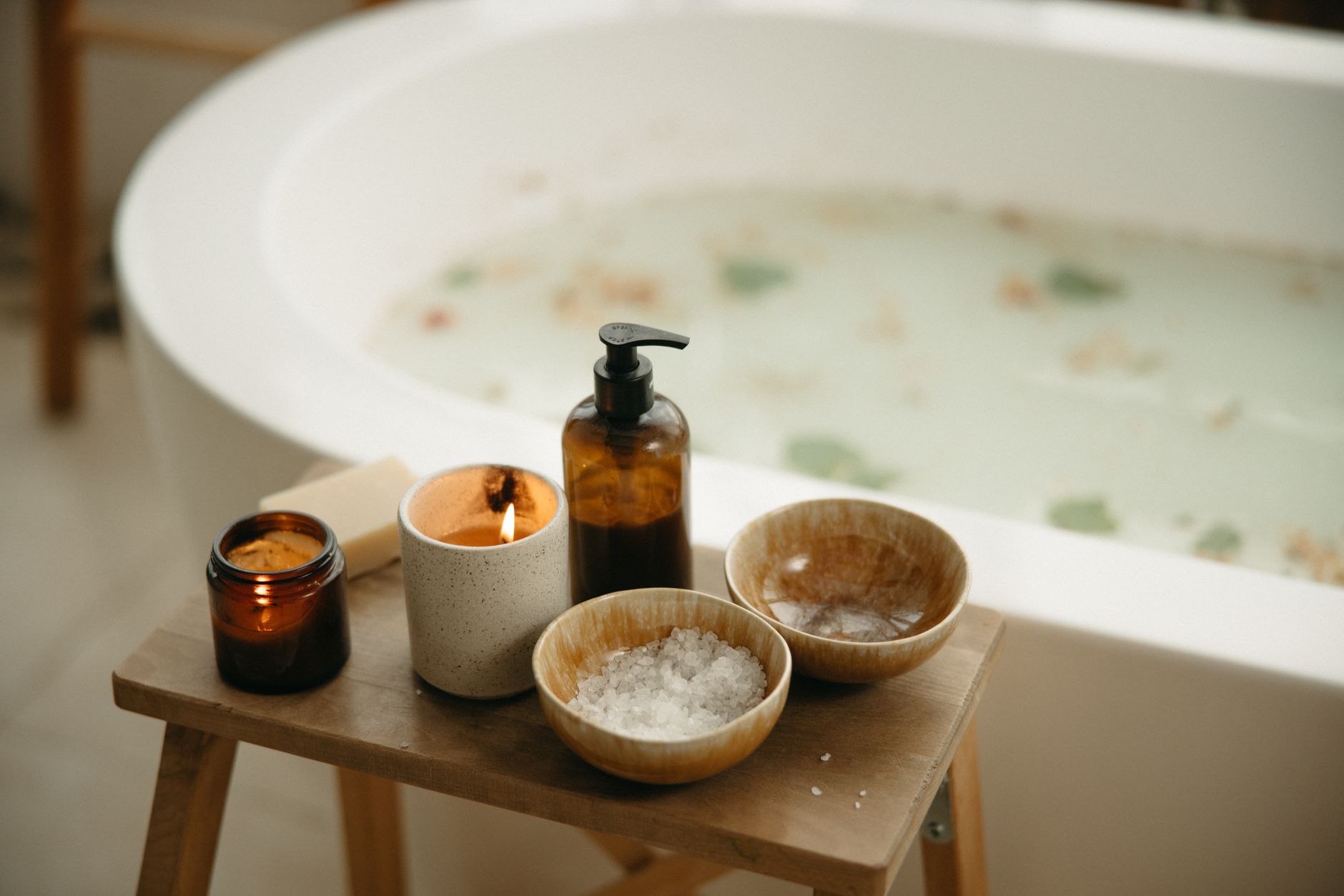 Baño de sal ritual: limpieza simbólica y calma